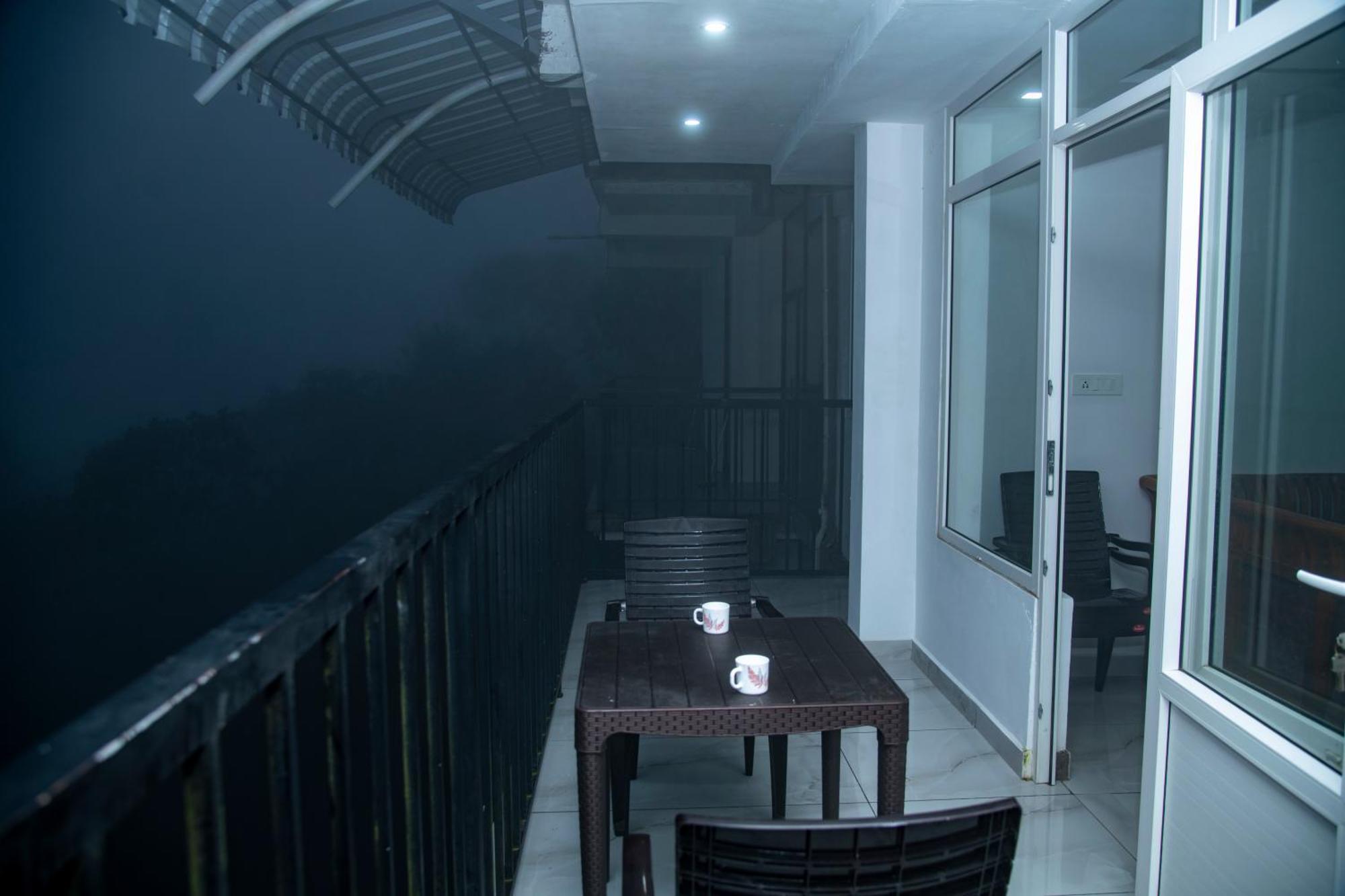 Eagle Heights Resort Pīrmed Екстериор снимка